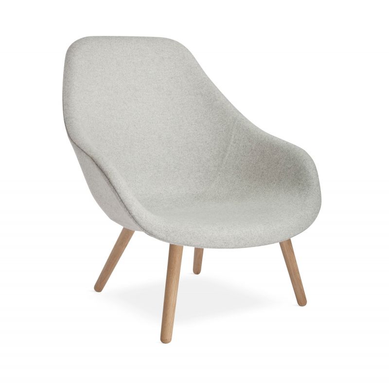 Heller About a Lounge Sessel AAL 92 von Hay mit Holzbeinen, moderner Loungesessel.
